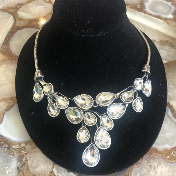 Stunning Crystal Vine Statement/Earring Set-Boutique - Picture 2 of 10